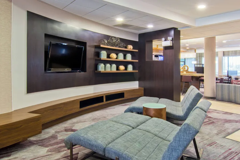 Courtyard by Marriott Clarksville - Image 1