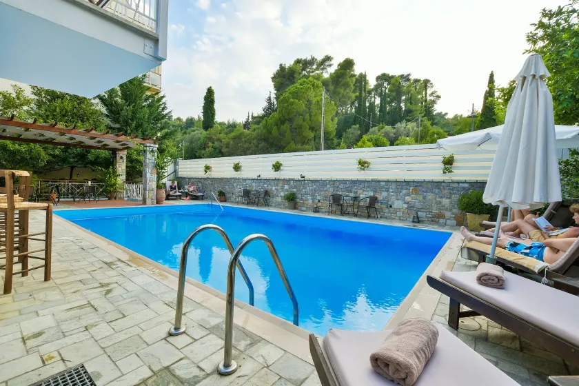 Neda Hotel - Image 1