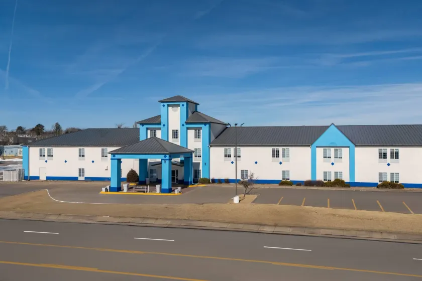 Days Inn by Wyndham Dodge City - Image 1