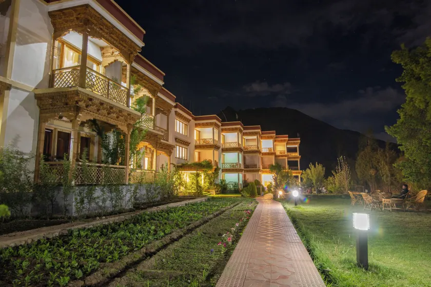 Hotel Karma Inn - Image 1