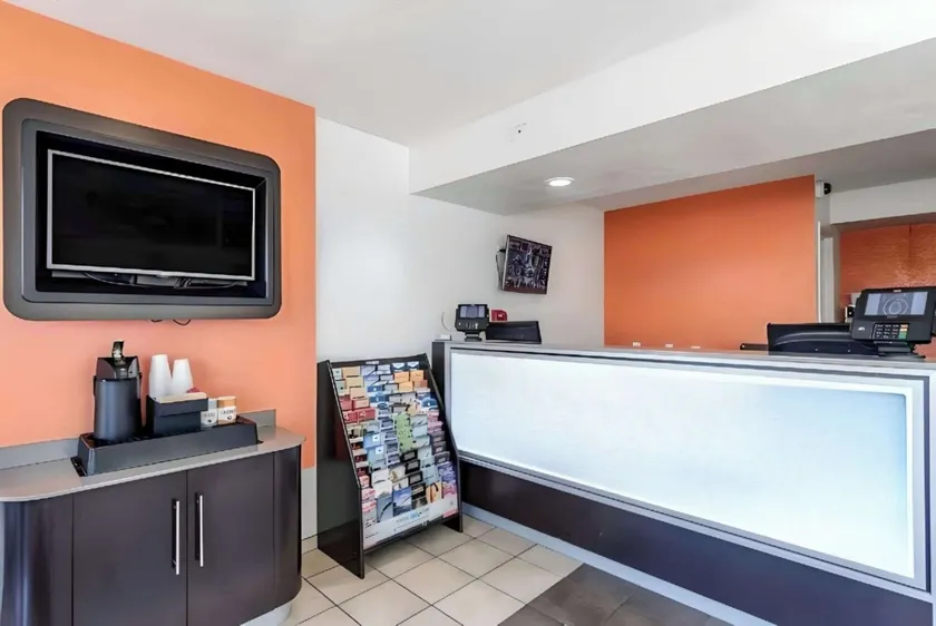 Motel 6 Modesto, CA - Hall