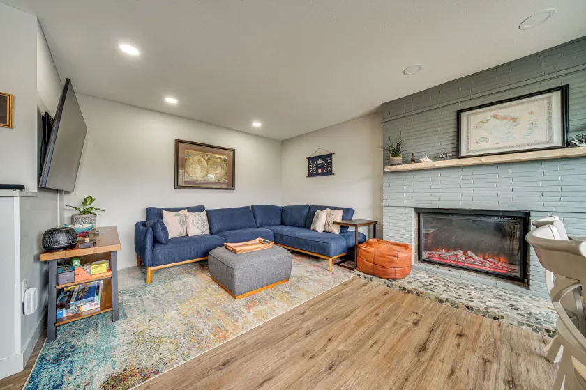 2 Blocks to Beach Park: Cozy Seattle Townhome - Image 1