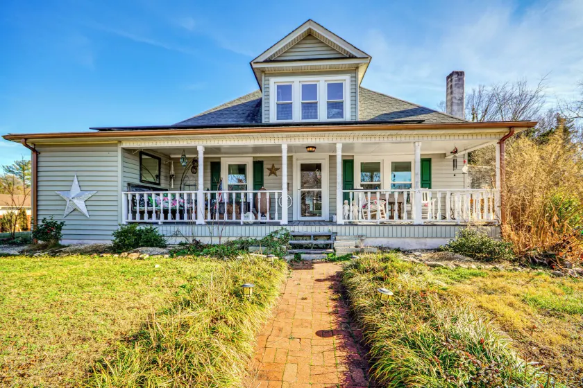 'storybook Craftsman' Home w/ Private Hot Tub! - Image 1