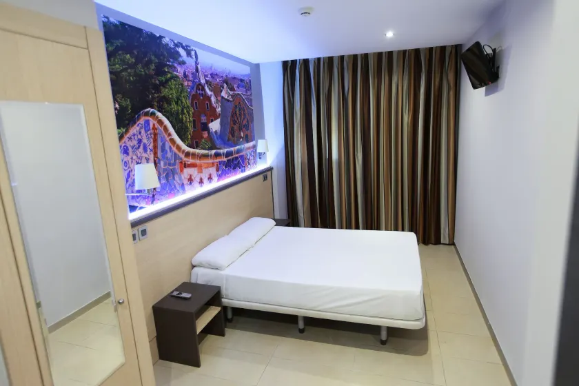 Hostal Las Flores Ramblas - Image 1