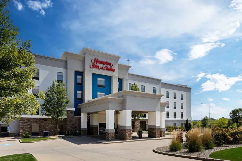 Hampton Inn & Suites Canton - Image 1