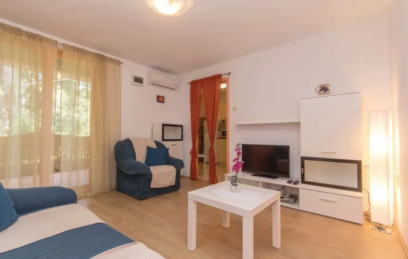 Apartment 758 - Image 1