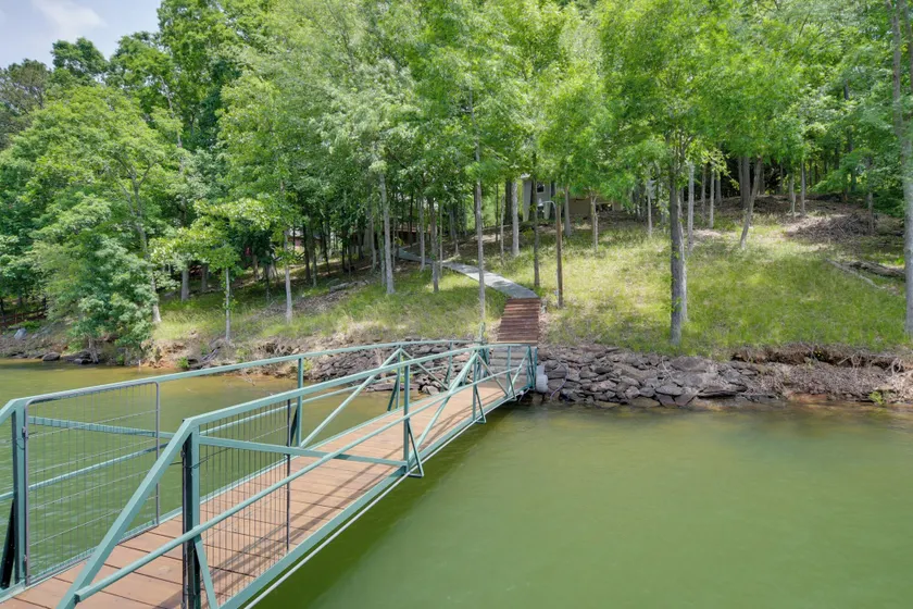 Lake Hartwell Vacation Rental w/ Dock & Hot Tub! - Interiör