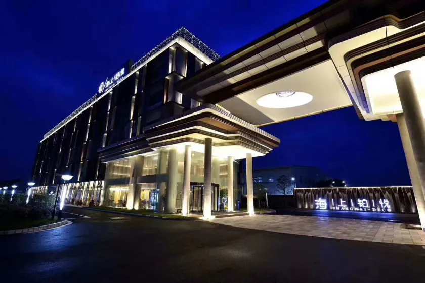 SHANGHAI-DECO Hotel-Free shuttle bus to Pudong Airport and Disneyland - Image 1