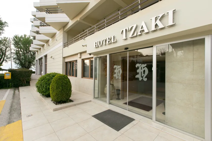 Tzaki hotel & restaurant Patras - Image 1