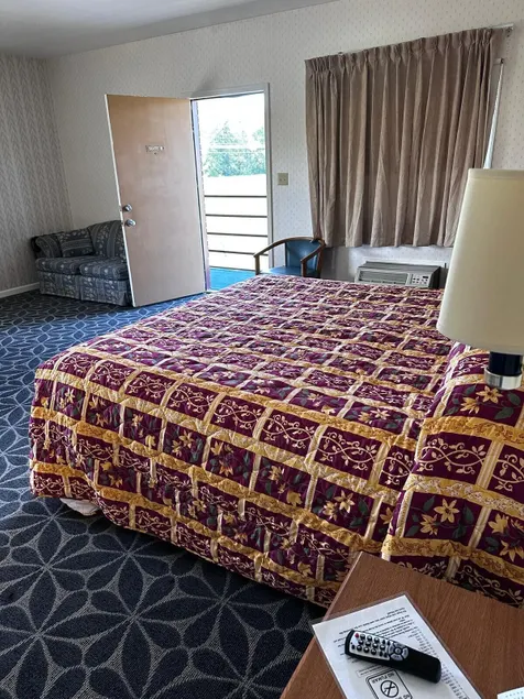 Park inn motel - Image 1
