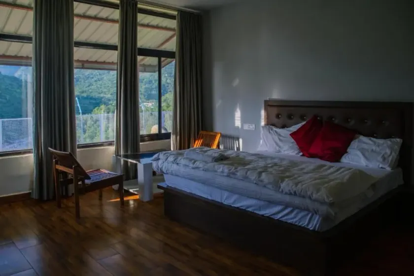 Dhauladhar View Village Resort - Zimmer