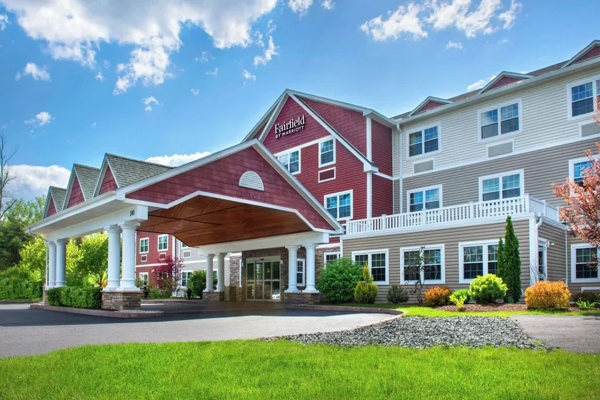 Fairfield Inn & Suites by Marriott Great Barrington Lenox/Berkshires - Image 1
