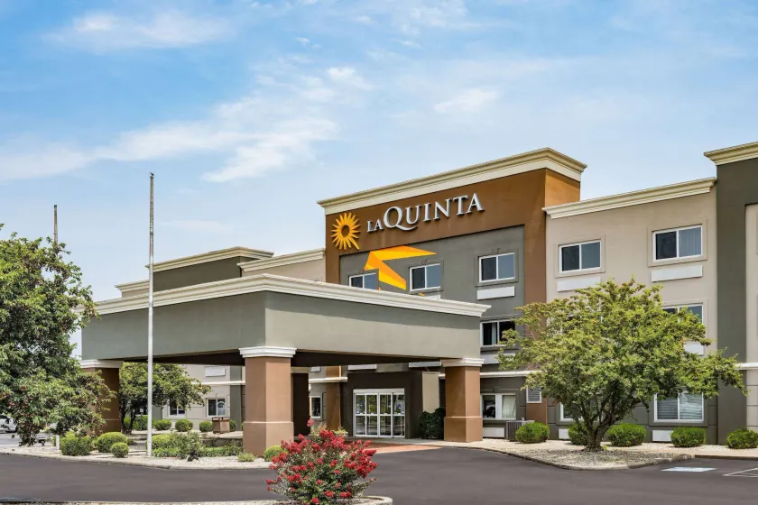 La Quinta by Wyndham Evansville - Image 1