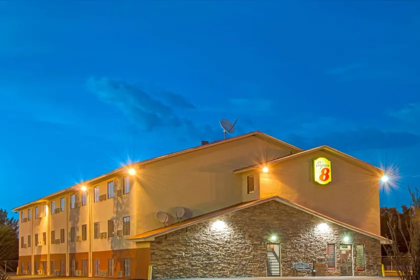 Super 8 by Wyndham Las Cruces University Area - Image 1