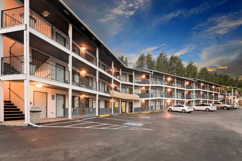 Super 8 by Wyndham Keystone/Mt. Rushmore - Image 1