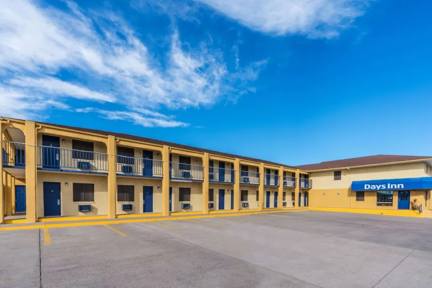 Days Inn by Wyndham Tucumcari - Image 1
