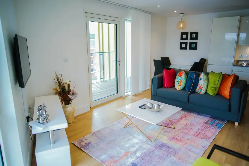 EXECUTIVE 2 BED APARTMENT - Image 1
