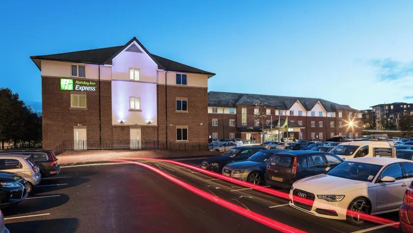 Holiday Inn Express London Gatwick - Crawley by IHG - Image 1