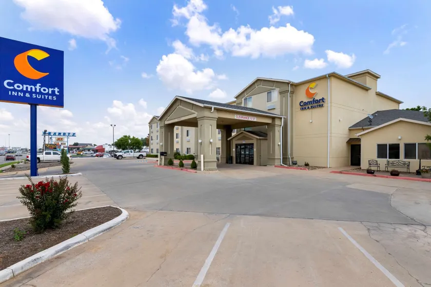 Comfort Inn & Suites Ponca City near Marland Mansion - Image 1
