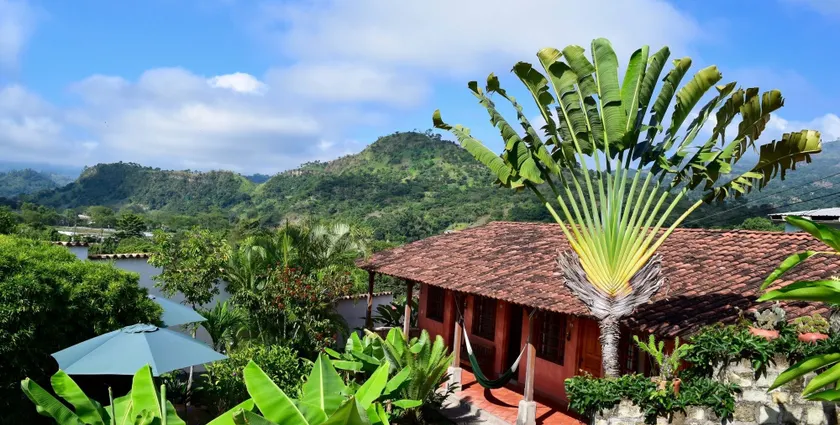 La Casa de Cafe Bed and Breakfast - Image 1