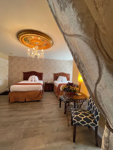 Chardonnay Lodge - Image 1