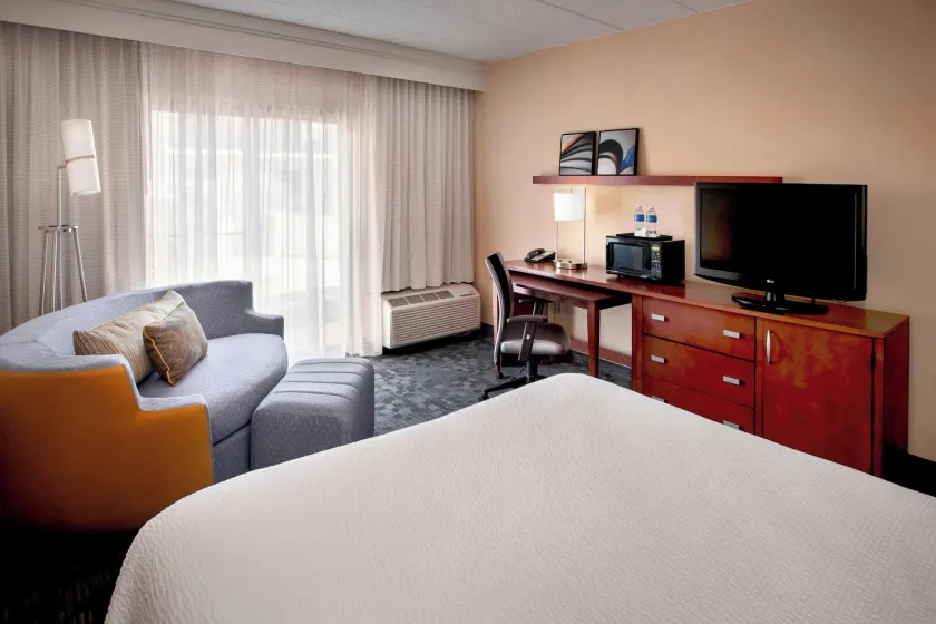 Courtyard By Marriott Hartford Windsor Airport - Image 1