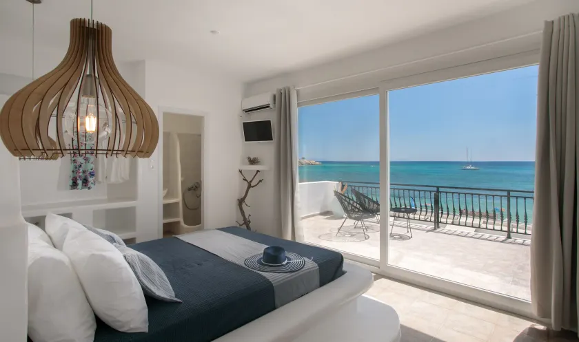 Manios Suites - Image 1
