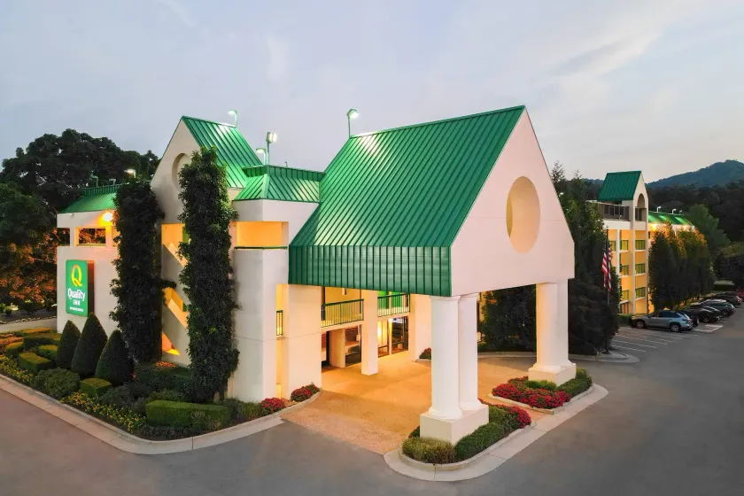 Quality Inn Near the Island Pigeon Forge - Image 1
