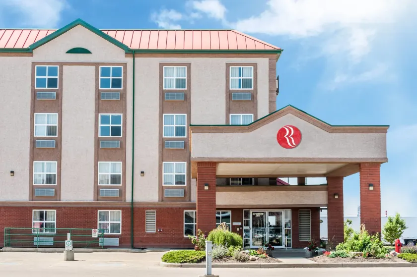 Ramada by Wyndham Sherwood Park - Image 1