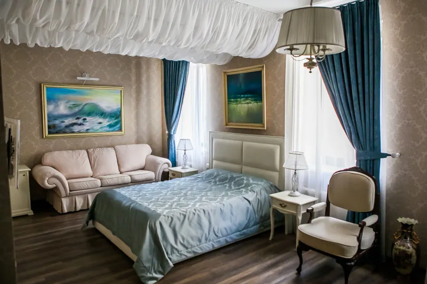 Hotel "Mandarin Clubhouse" - Image 1