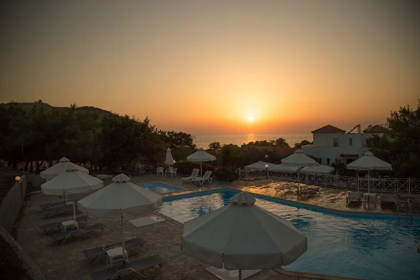 Akti Hotel & Apartments - Image 1