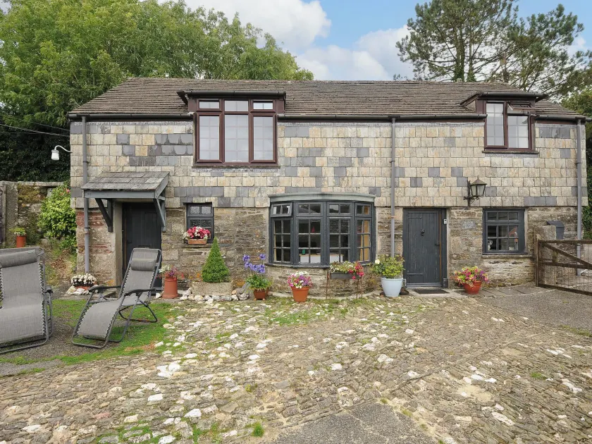 Manor Cottage Barn - Image 1