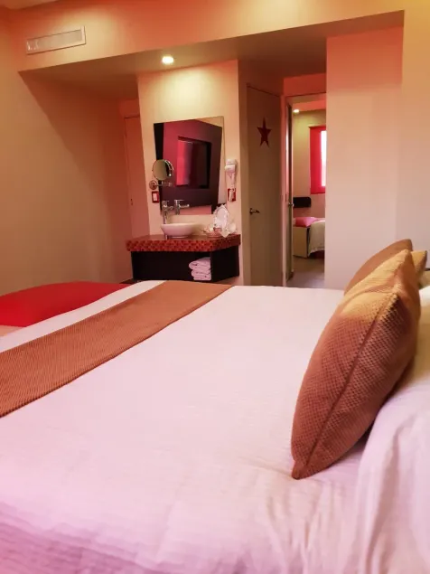 Hotel Hollywood - Image 1