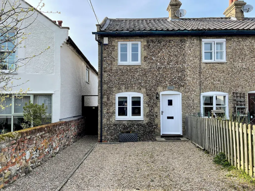 Caines Cottage - Image 1