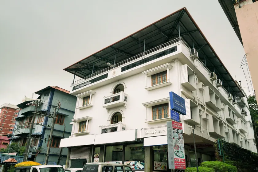 OYO 3633 Nanda Inn - Image 1
