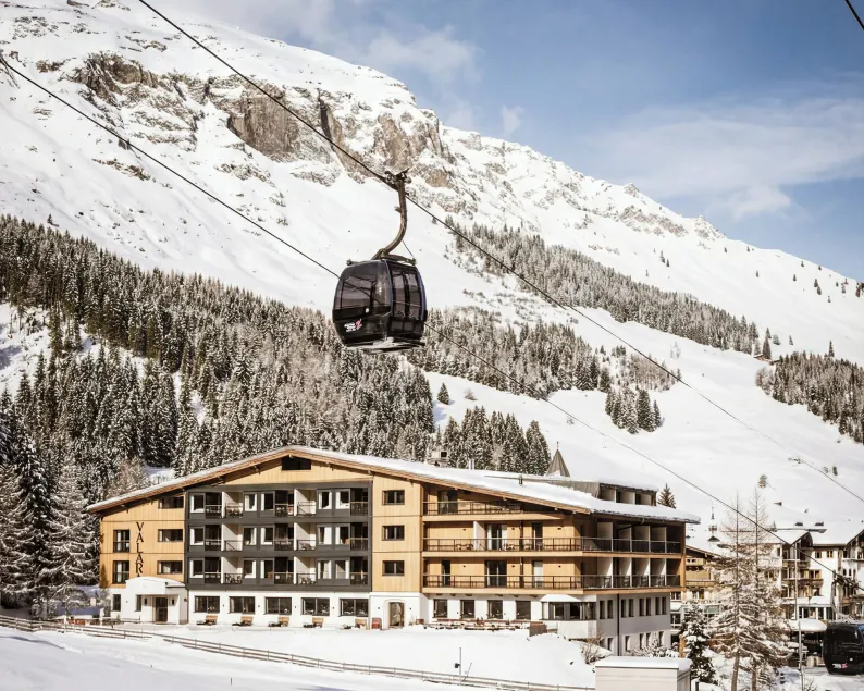 VALARA Alpine Art Hotel - Image 1
