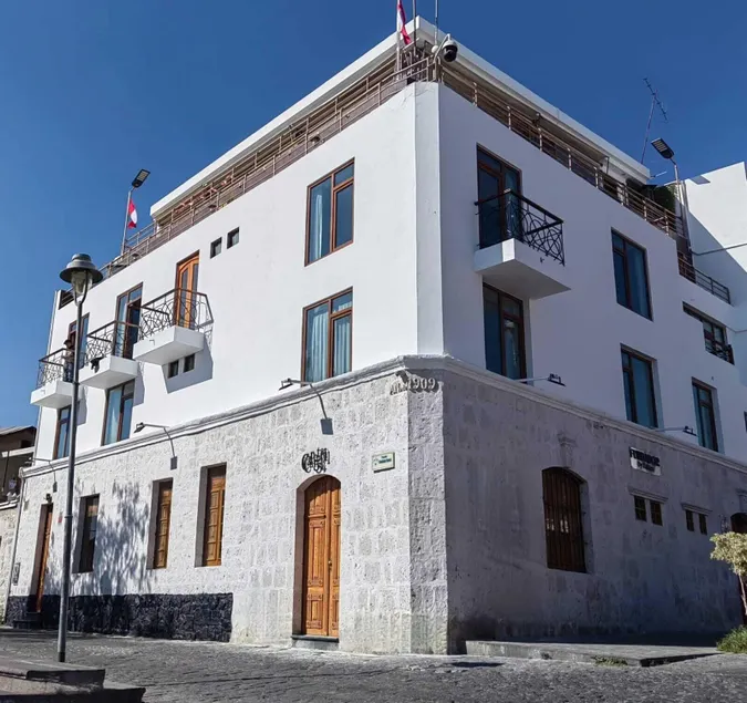 Hotel Fundador by Robles - Image 1