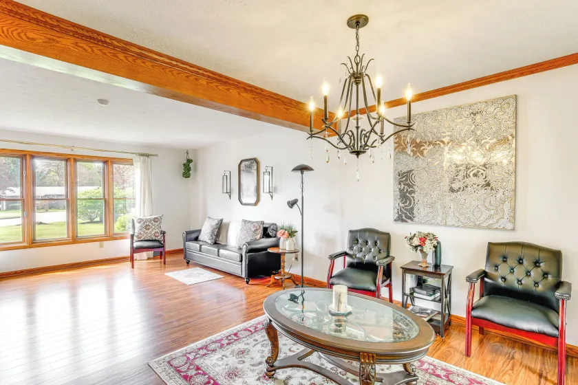 Bike, Fish, Golf & More: Stately Tudor in Mogadore - Image 1