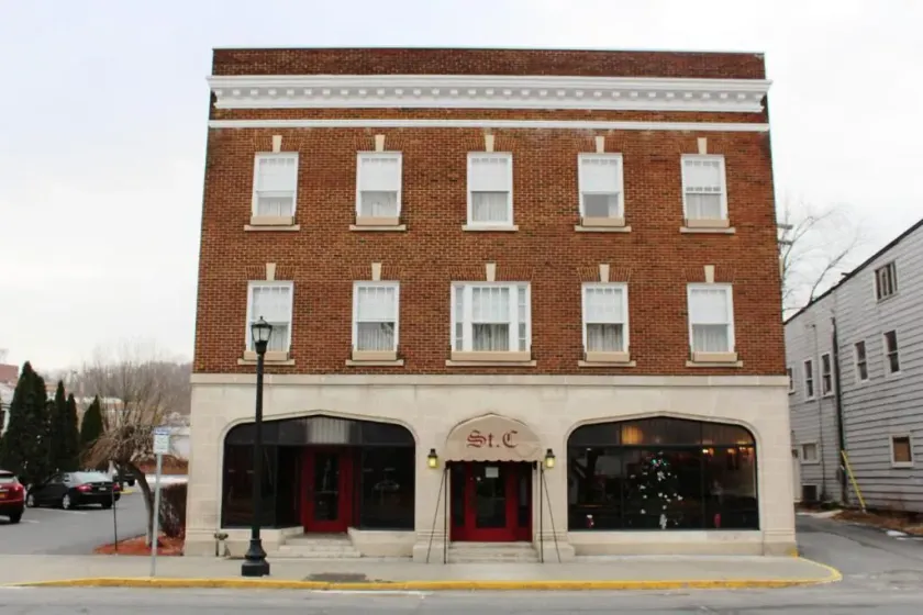 St Charles Hotel Downtown Hudson - Image 1