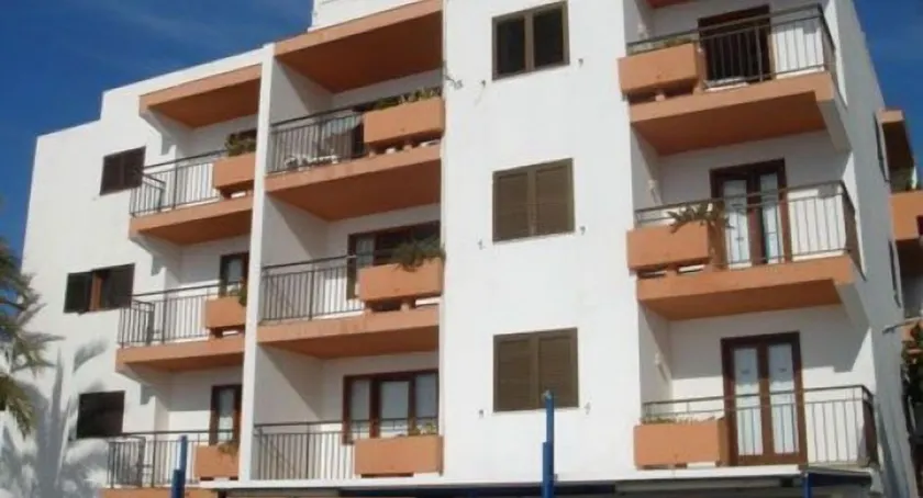 Apartamentos Llevant - Image 1