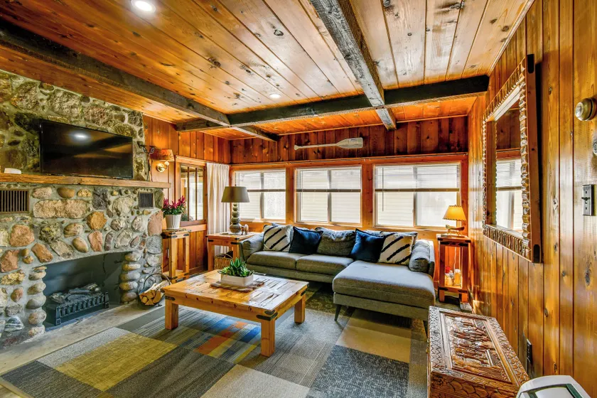 Cozy Autumn Cabin: 0.3 Mi to Houghton Lake - Image 1