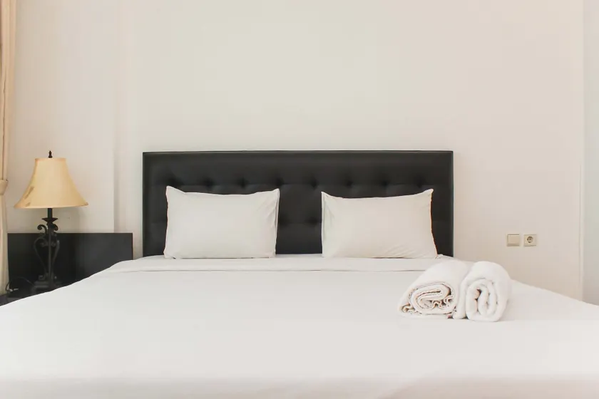 Fully Furnished with Cozy Design 2BR The Bellezza Apartment - Zimmer