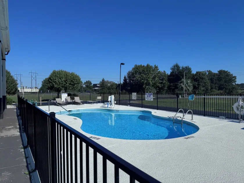 Florence Inn and Suites - Image 1