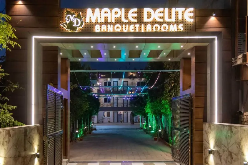 Treebo Maple Delite - Image 1