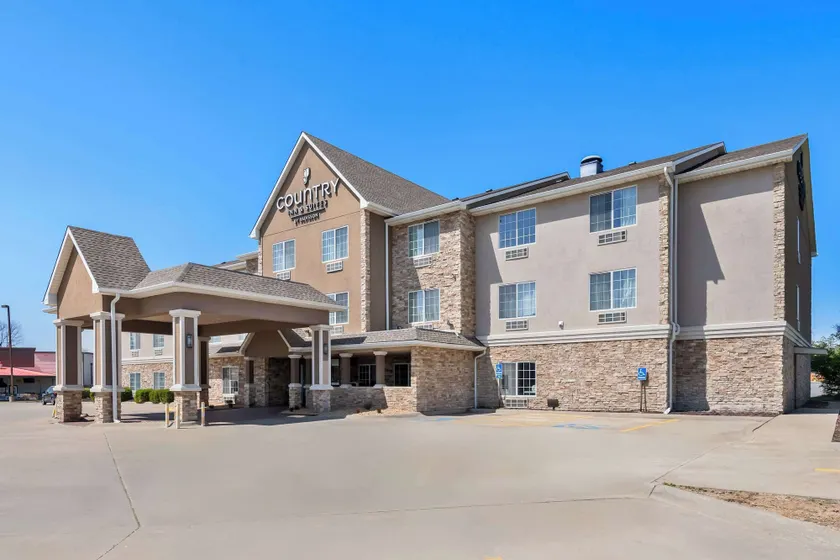Country Inn & Suites by Radisson, Topeka West, KS - Image 1