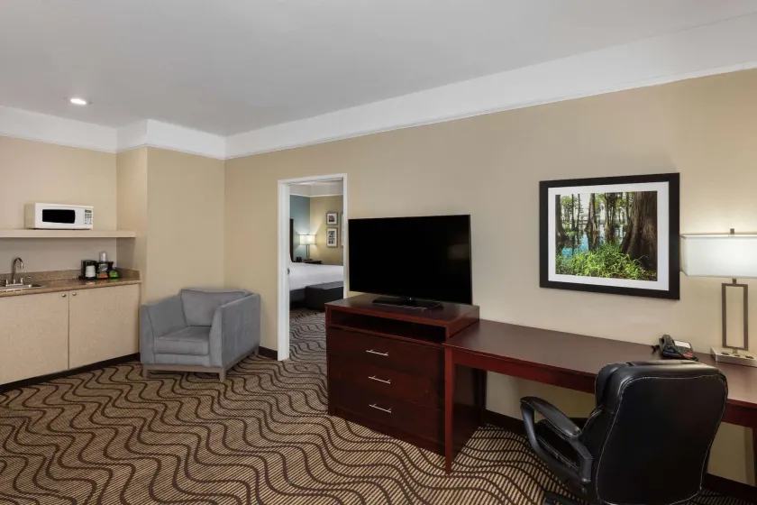 La Quinta by Wyndham Houma - Image 1