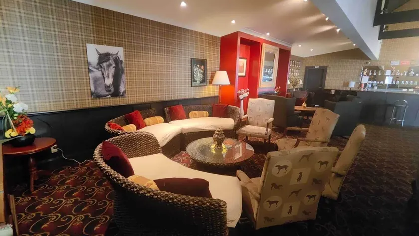 Gateway Motor Inn - Image 1