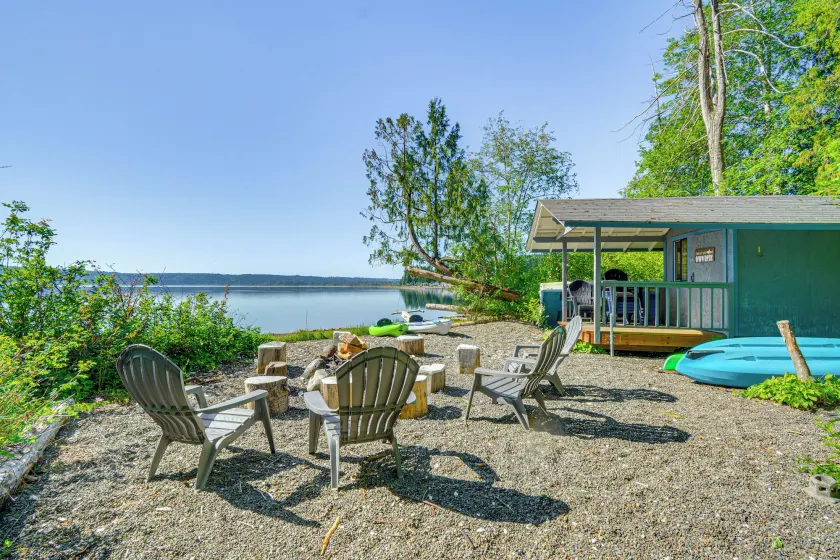 Relaxing Getaway On A Private Beach in Shelton! - Image 1