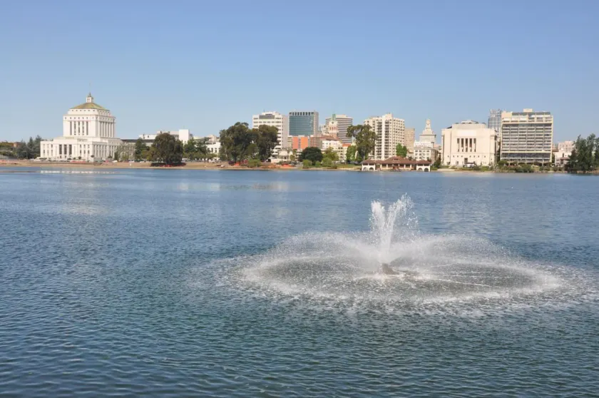 Econo Lodge Oakland Lake Merritt Area - Image 1