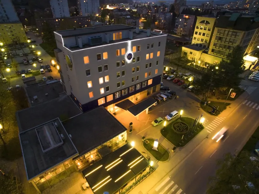 Hotel Paka - Image 1
